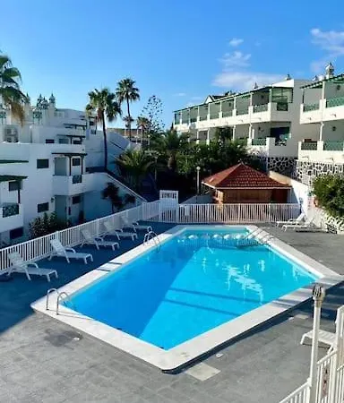 Sunshine, Pool &
